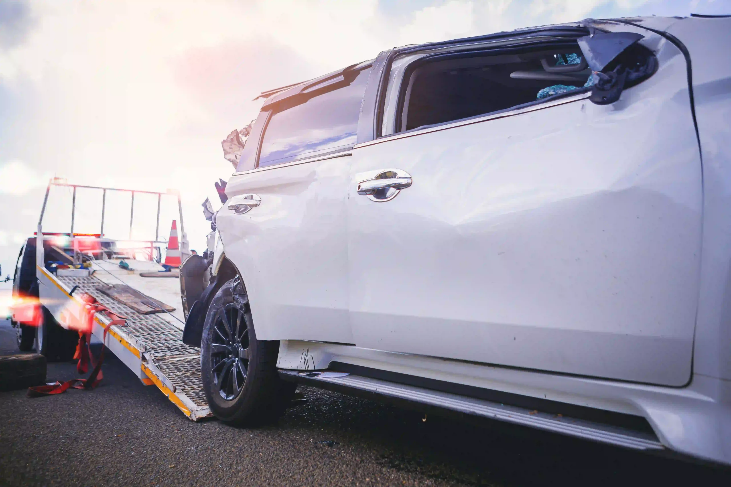 suv car scary crashing damage rescued by slide car service after dangerous accident on the road free photo (1)